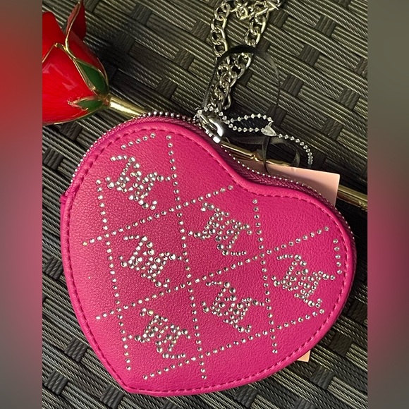 Juicy Couture WalletJuicy Couture Heart Wallet